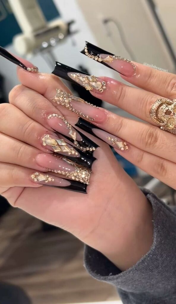 Black-and-Gold-Birthday-Nails
