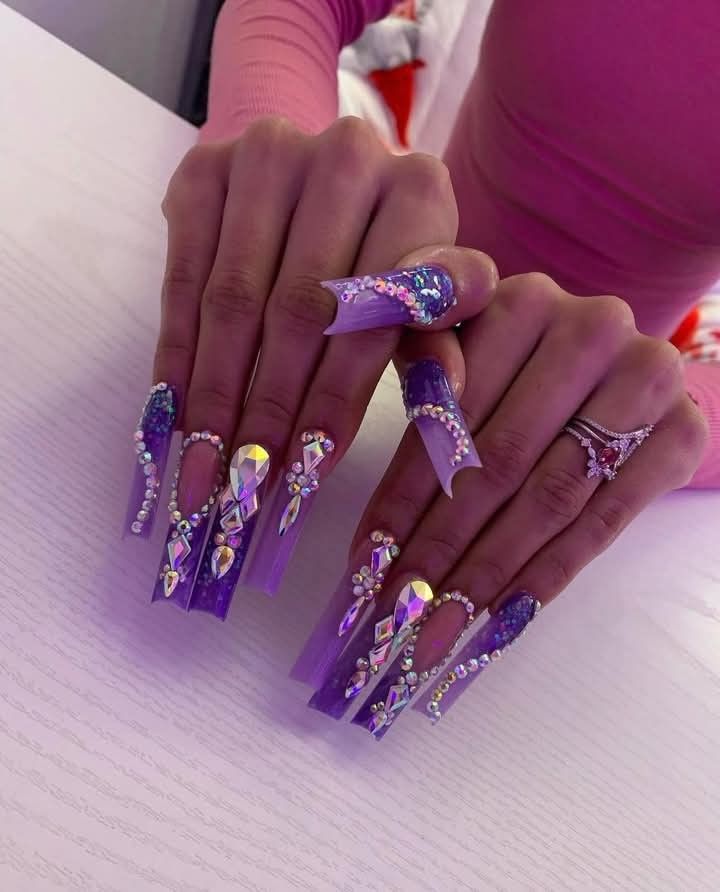 Cutest-Long-Baddie-Birthday-Nails-Ideas