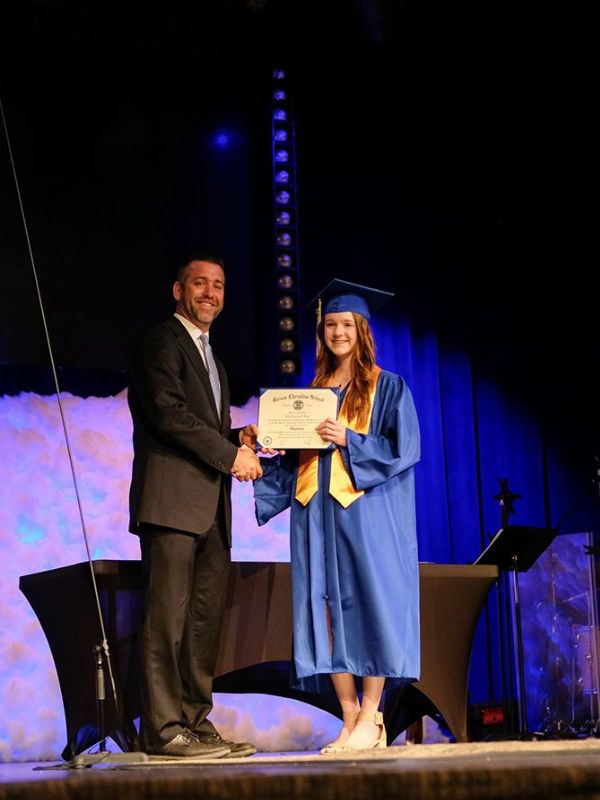 Graduation-Photos-With-Your-Favorite-Lecturer.