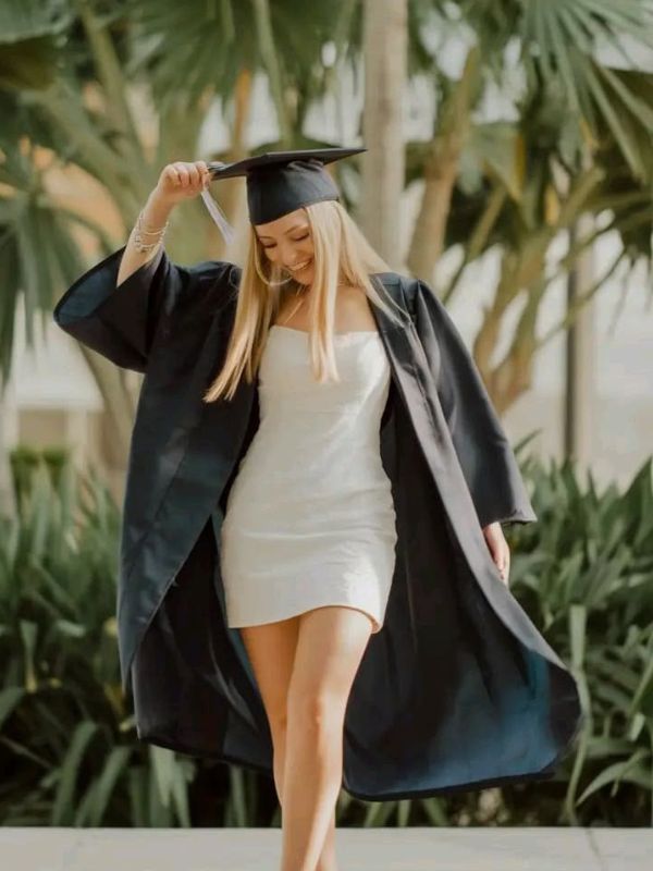 Graduation-Picture-With-Your-Favorite-Spot.