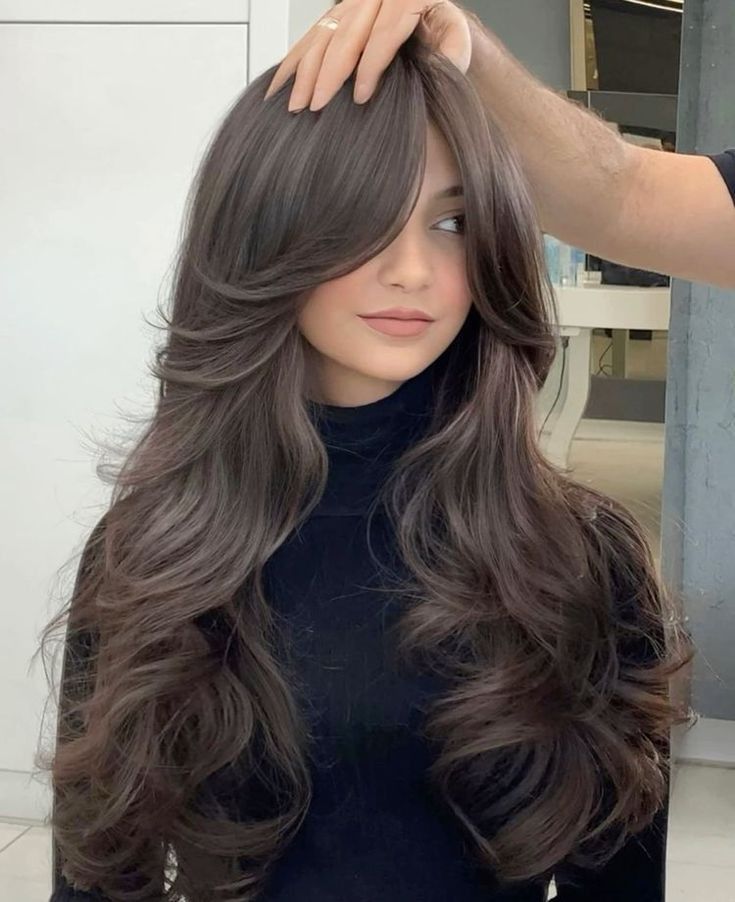 Long-Wolf-Cut-Hair