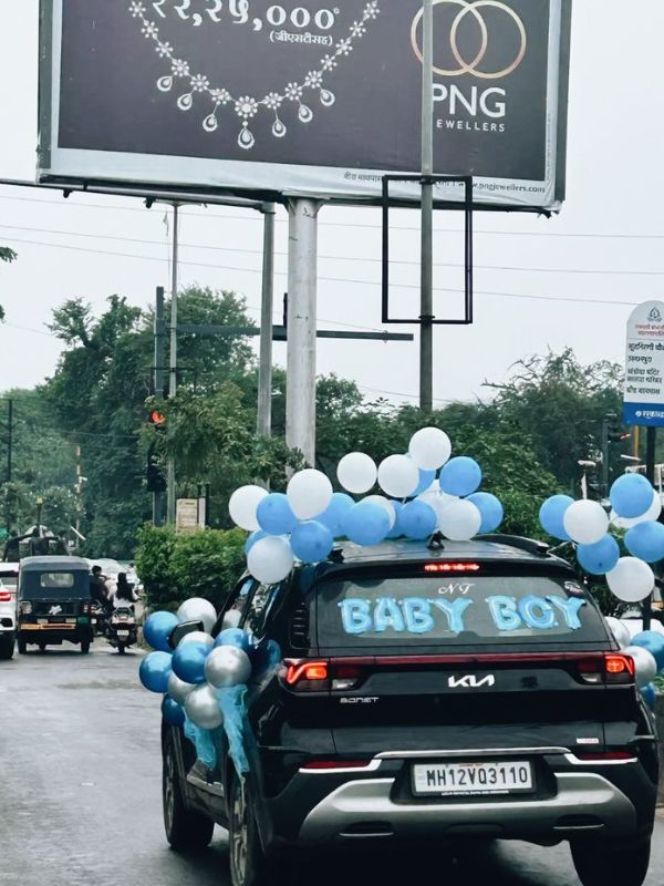 baby-shower-chalk-window.