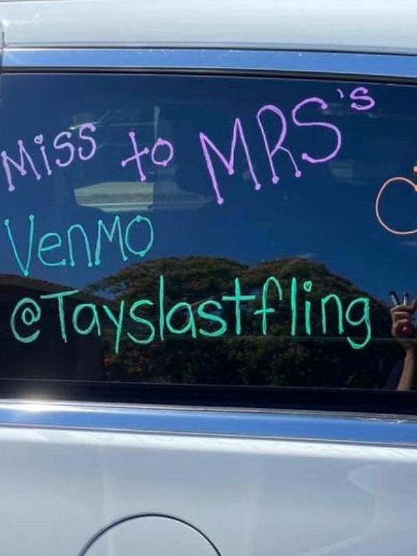 car-chalk-window-wedding-message.