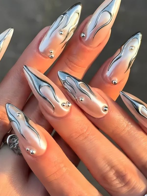 3D-Chrome-Nail-Art.