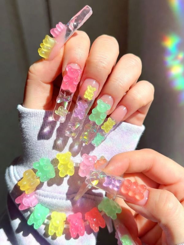 3D-Gummy-Bear-Nails.