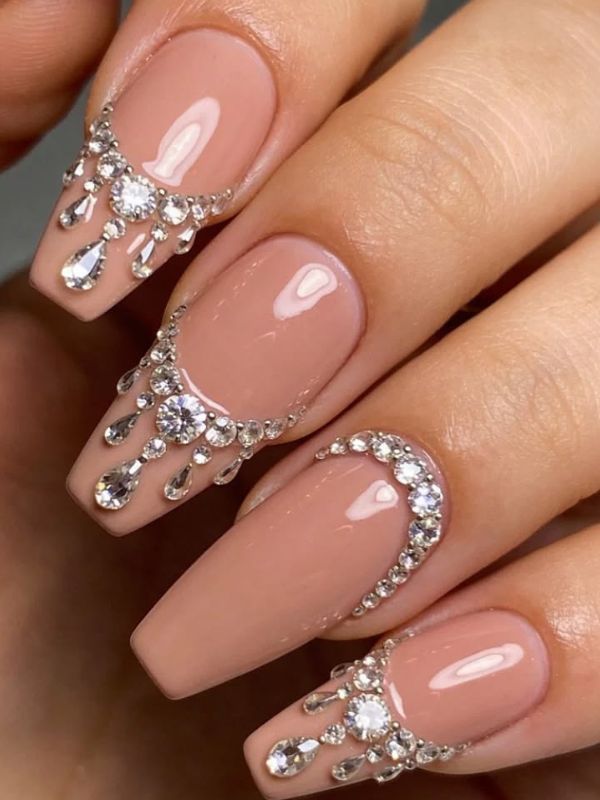 3D-Rhinestone-Nail-Art.