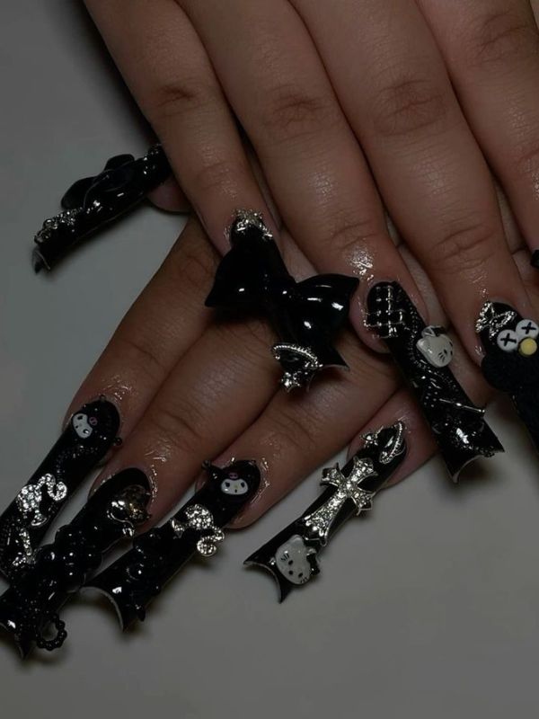 Nails-With-3D-Charms.