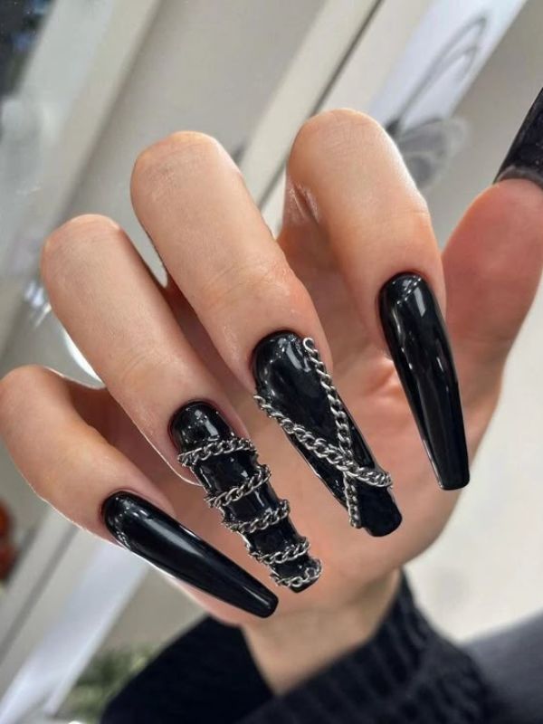 ALT-Nails-With-Chains.