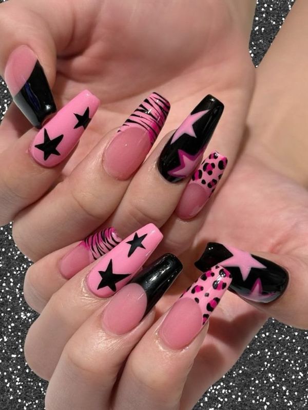 Nails-With-Pink-Details.