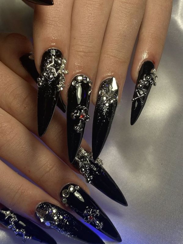 -Nails-With-Rhinestones.