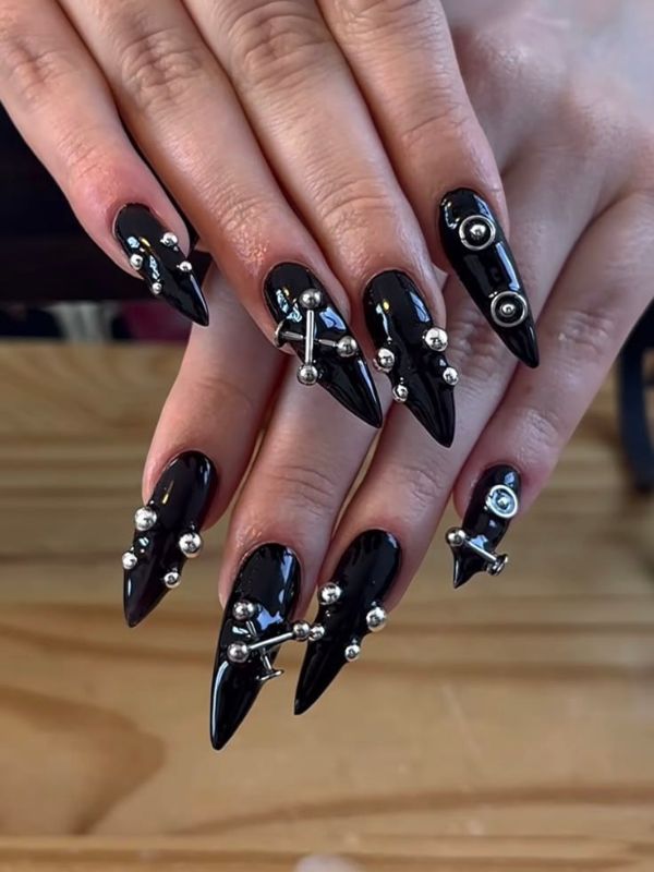 Nails-With-Safety-Pin-Designs.