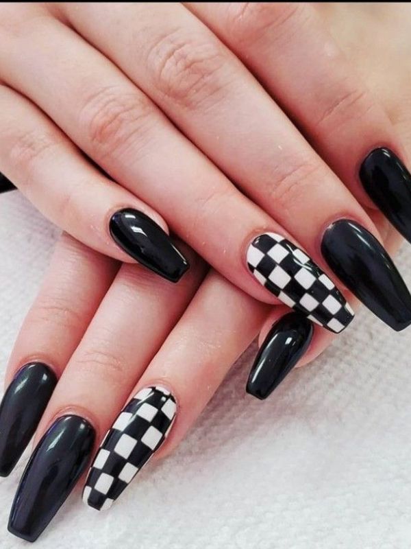Black-Checkerboard-Nails.