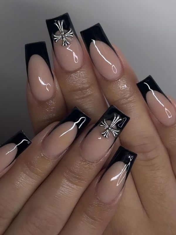 Black-French-Tip-Nails-With-an-ALT-Twist.