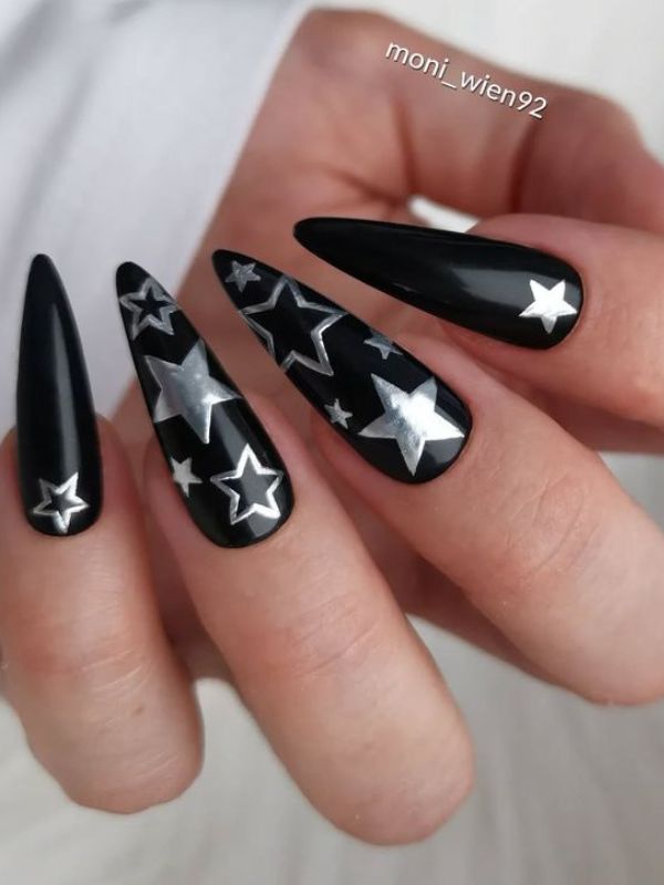 Black-Nails-With-Silver-Stars.