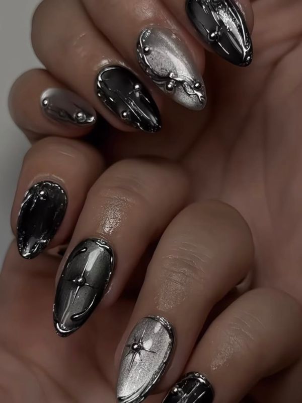 Black-and-Silver-Chrome-Nails.