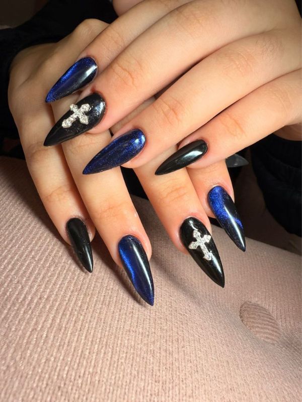 Blue-Gothic-Nails-With-Black-Bows.
