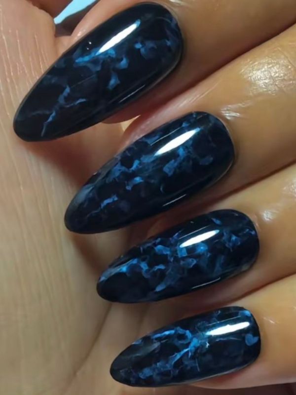 Blue-Marble-Nails.