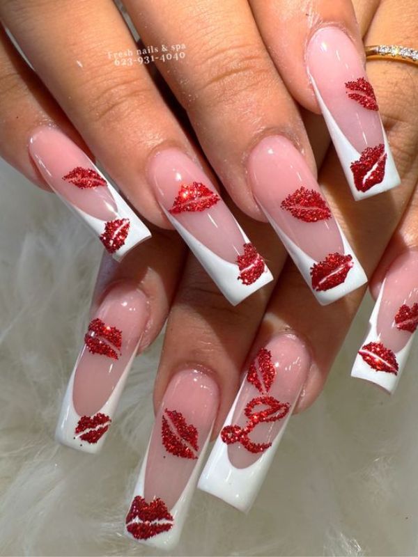French-Tip-Nails.