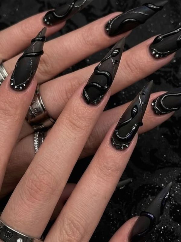 Glossy-Black-nails