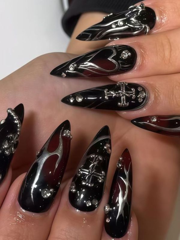 Glossy-Black-Y2K-Goth-Nails.