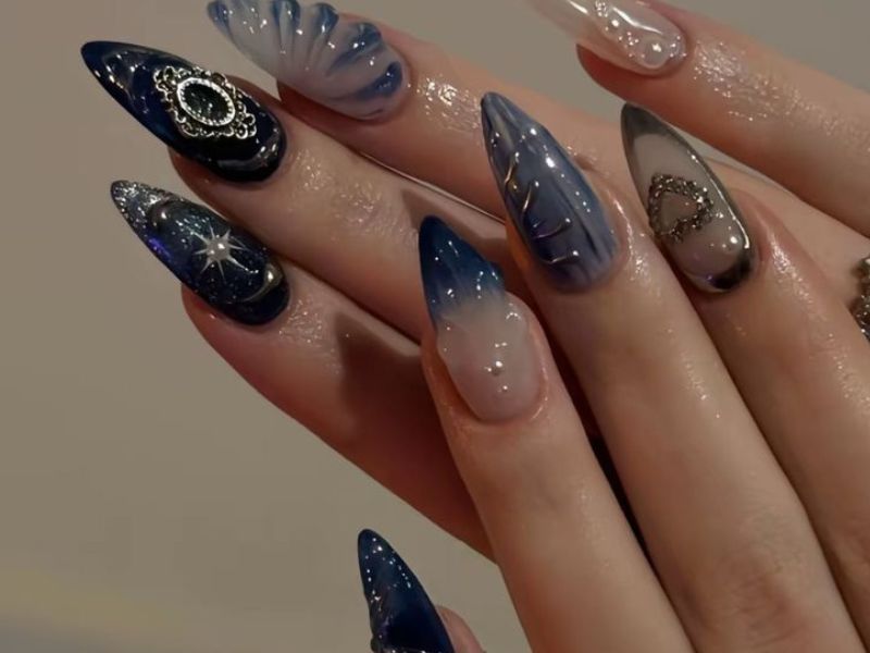 Gothic-chic-blue-baddie-nails-.