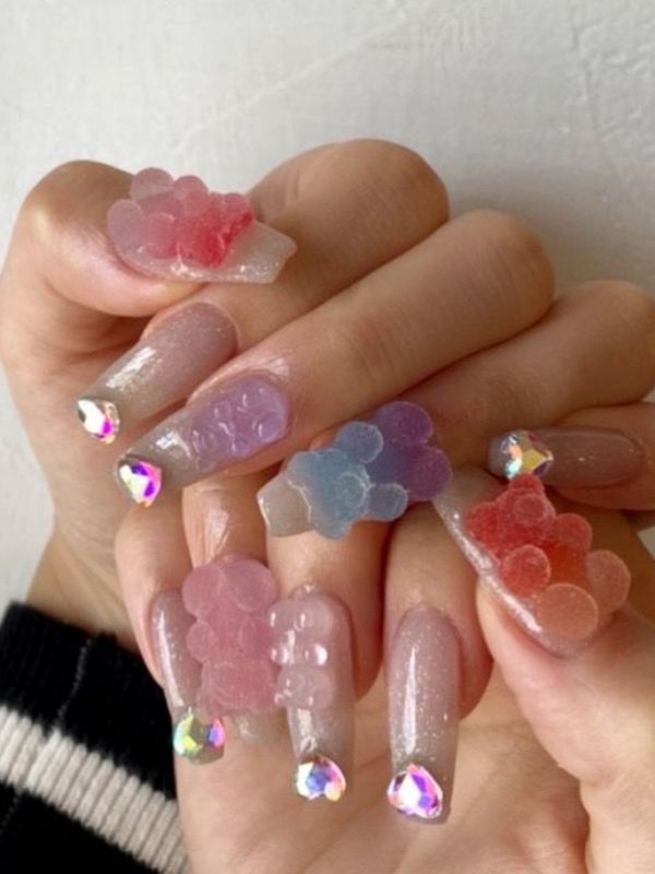 Gummy-Bear-Nails-With-Hearts.