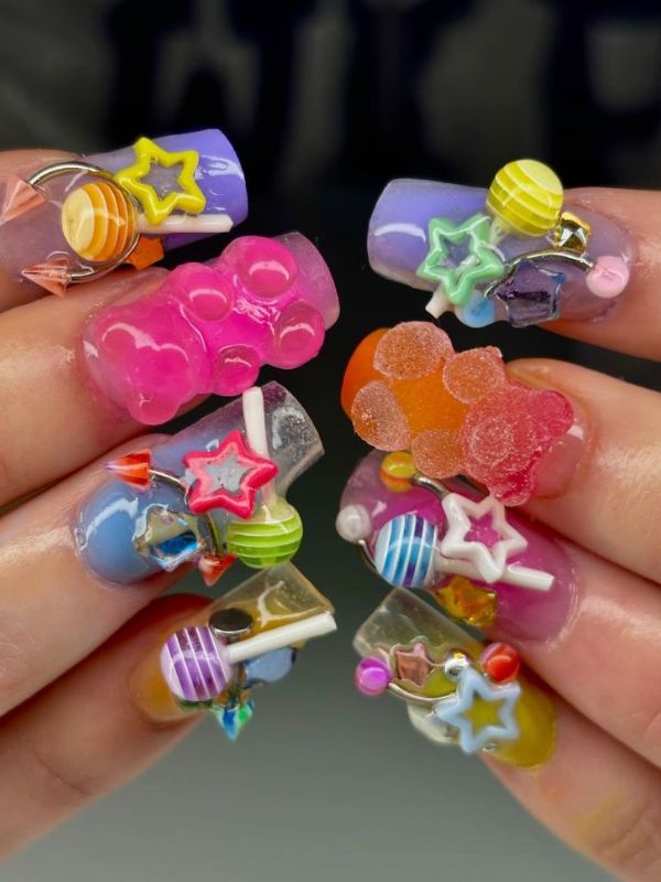 Gummy-Bear-Nails-With-Stars.