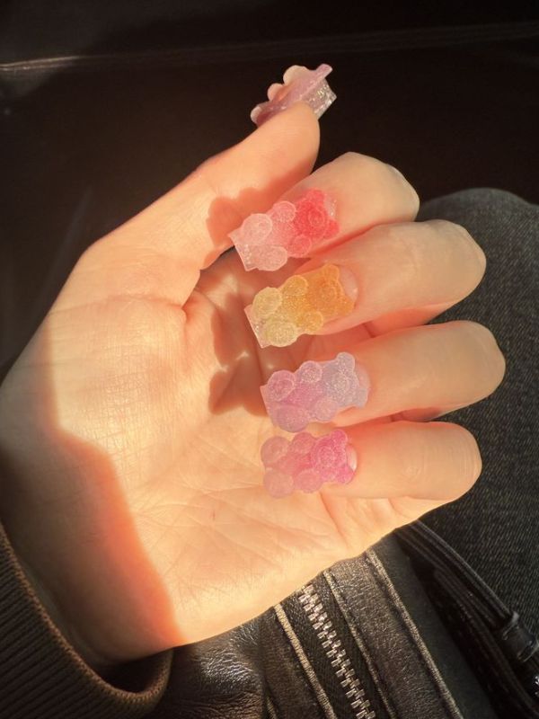 Gummy-Bear-Nails-With-a-Y2K-Style