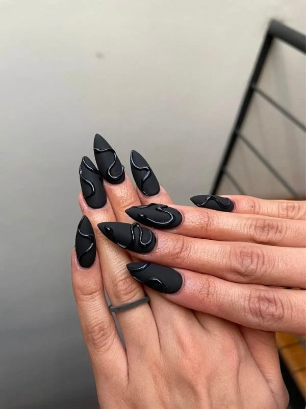 Matte-Black-Nails-With-Glossy-Patterns.