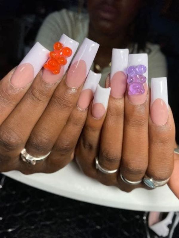 Minimalist-Gummy-Bear-Nails.