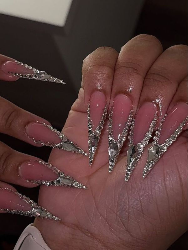 Rhinestone-Y2K-Stiletto-Nails.