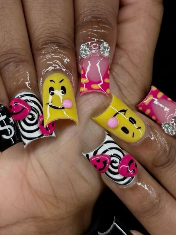 Smiley-face-junk-nails.