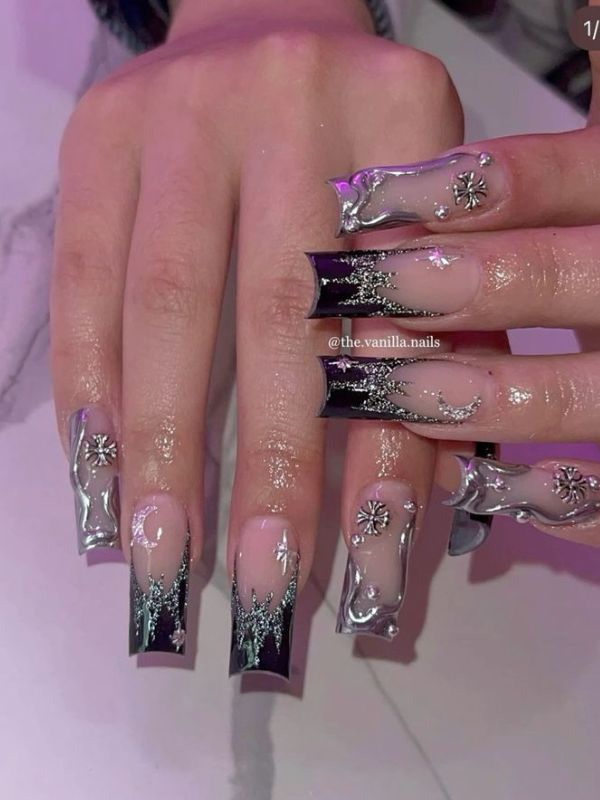 Y2K-Goth-Nails-With-Rhinestones.