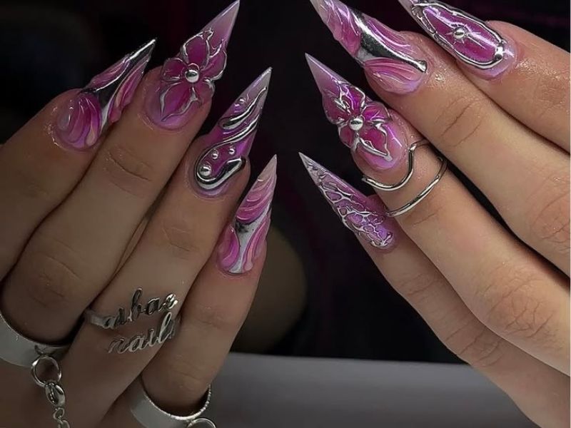 Y2K-Stelitto-nails.